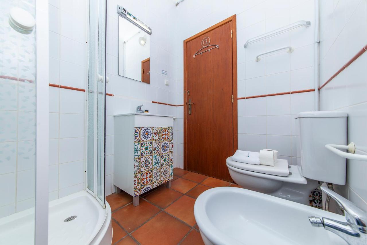 J - Casa Do Farol Guesthouse 라고스 외부 사진